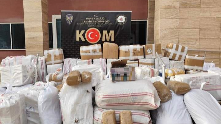 Manisa’da 2 ton kaçak tütün yakalandı