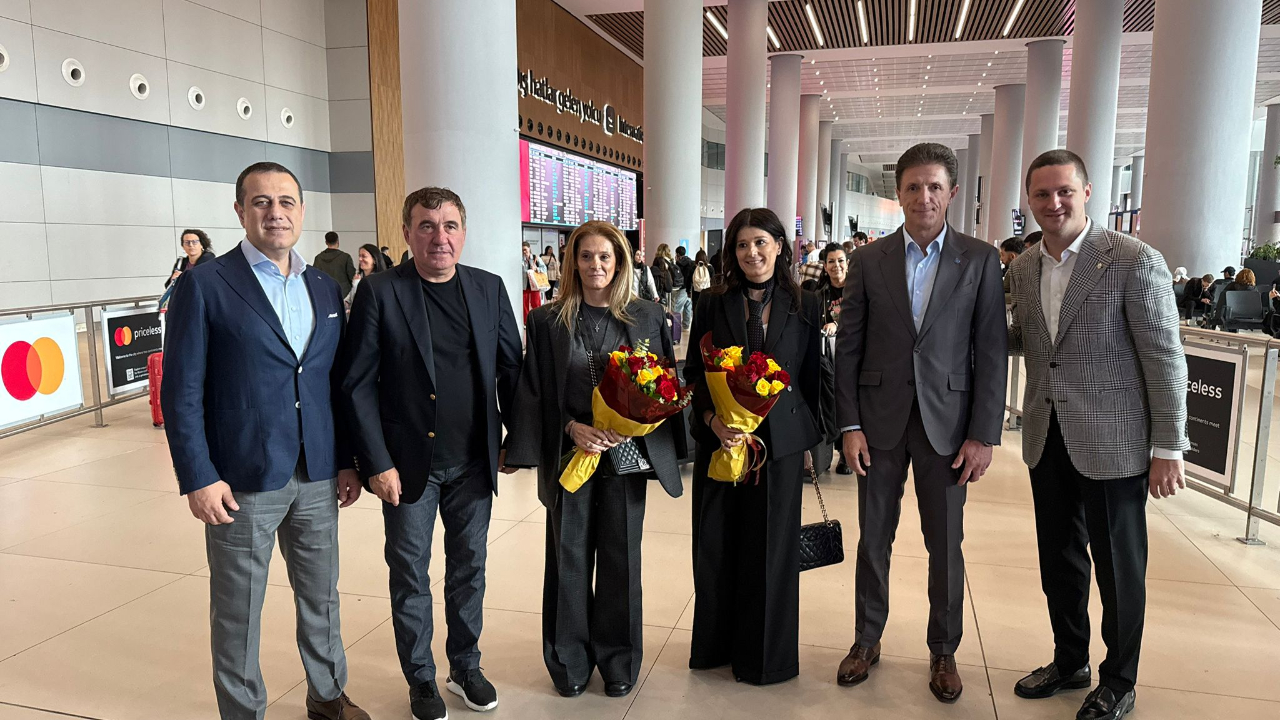 Hagi ve Popescu Galatasaray için İstanbul’a geldi