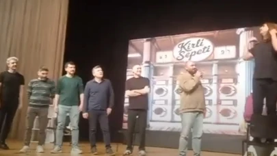 Menajer Efkan Öztekin Kirli Sepeti Tiyatro Oyunu'nda sahne aldı