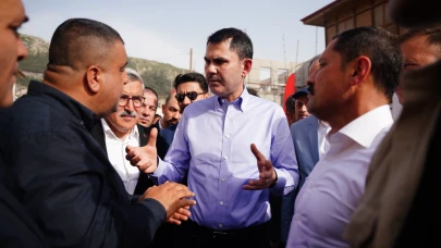 Bakan Kurum Hatay Uzun Çarşı'da incelemelerde bulundu