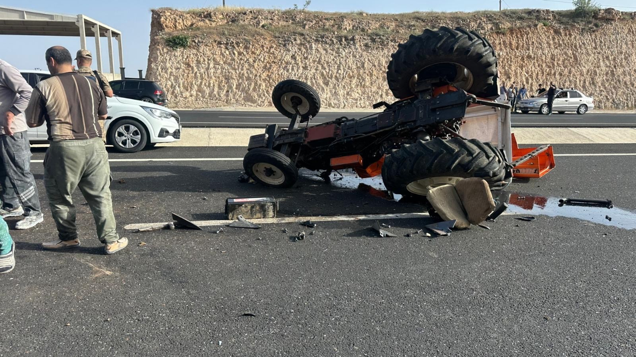 Mardin'de traktör ile otomobil çarpıştı! 3 yaralı