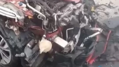 Bursa'da kamyonet ile otomobil çarpıştı: 2 yaralı