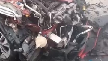 Bursa'da kamyonet ile otomobil çarpıştı: 2 yaralı
