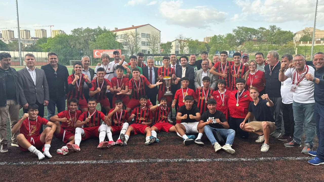 U16 Türkiye Şampiyonası'nda şampiyon Kuşadası Küçükada Spor