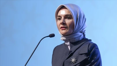 Bakan Göktaş, 70 yıldır evli olan çifti ziyaret etti