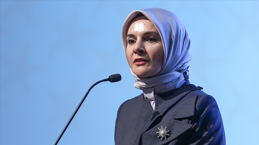 Bakan Göktaş, 70 yıldır evli olan çifti ziyaret etti