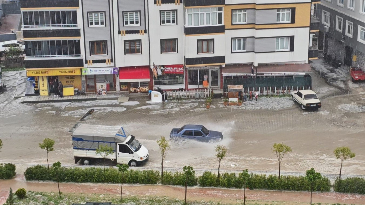 Sinop’ta dolu ve sağanak hayatı olumsuz etkiledi