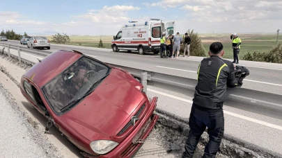 Sürücünün öldüğü kazayı arkadan gelen otomobilin kamerası saniye saniye kaydetti
