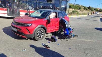 İzmir’de otomobil motosikletle çarpıştı! 1 ağır yaralı