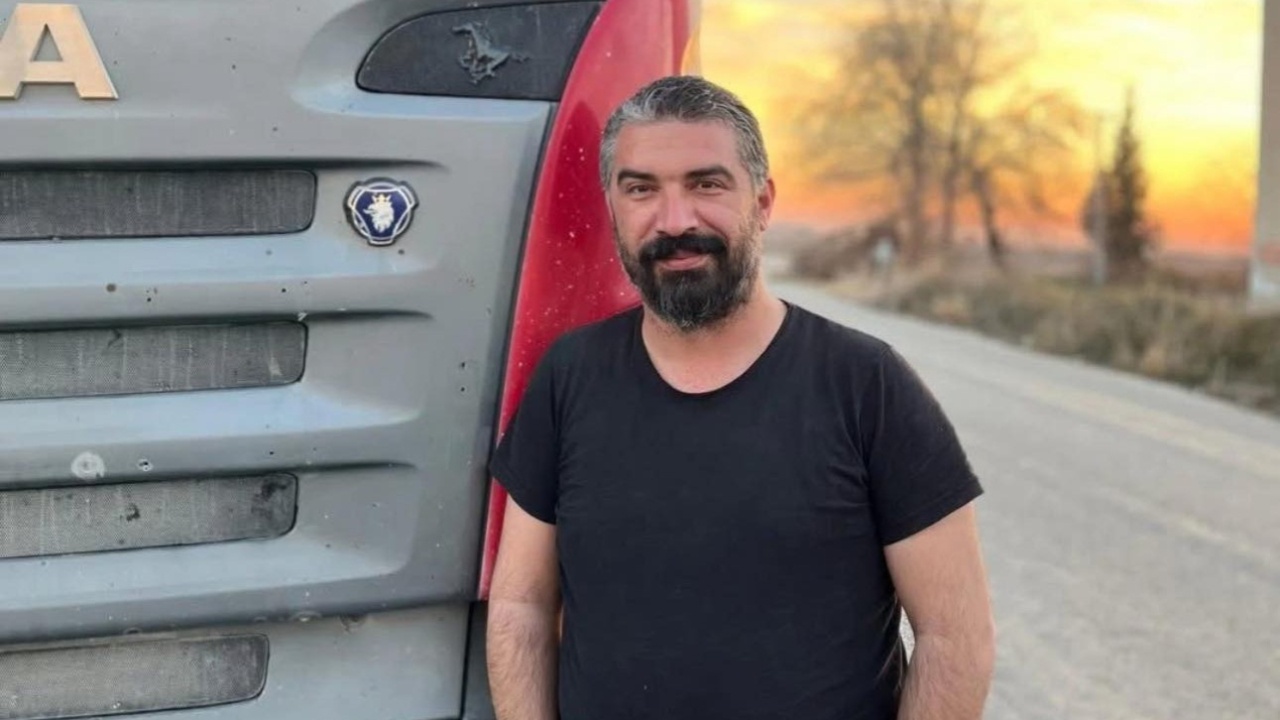Sivas'ta tır devrildi! 2 ölü