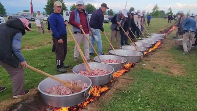 Bursa'da 80 yıllık gelenek! 47 küçükbaş 2 büyükbaş kestiler