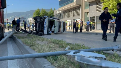 Bursa'da polis aracı takla attı! 2'si polis 4 yaralı