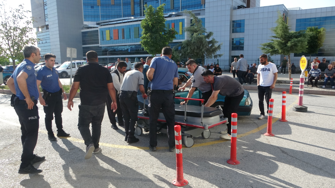 Malatya'da mezarlıkta iki grup arasında silahlı ve bıçaklı kavga! 1 ölü, 2 yaralı