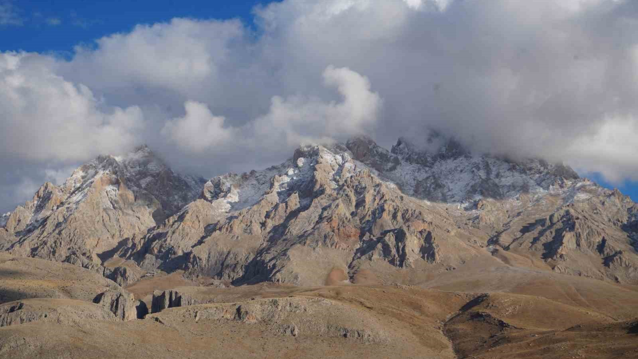 Niğde'de zirve tırmanışı yapan dağcılar erkek cesedi buldu