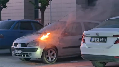 İnegöl Devlet Hastanesi'nin otoparkında araç yangını!