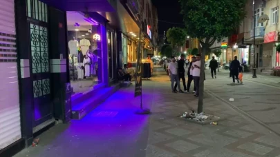 Bağcılar'da mağazaya silahlı saldırı! 5 yaralı