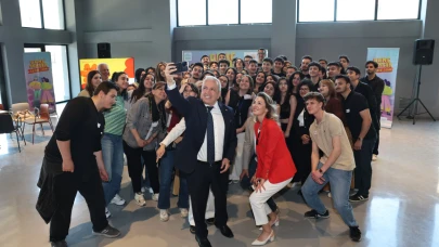 Başkan Özdemir Gençlik Bayramı’nda gençlerle buluştu