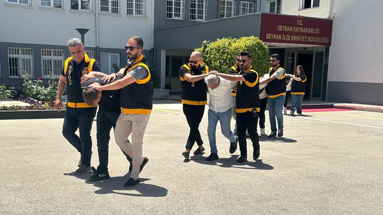 Adana'da erkek şiddeti: Kafeyi kurşunladı!