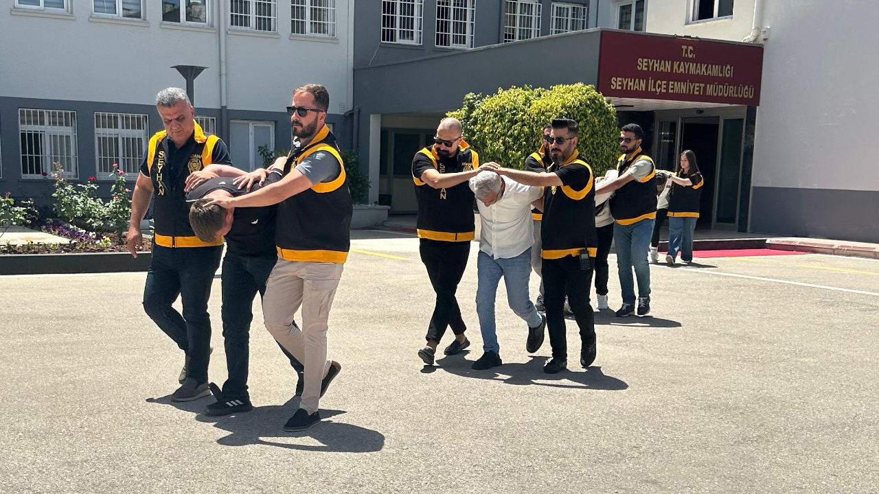 Adana'da erkek şiddeti: Kafeyi kurşunladı!