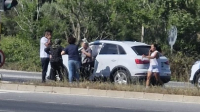 Antalya'da kırmızı ışıkta otomobil ile kamyonet çarpıştı! 3 yaralı