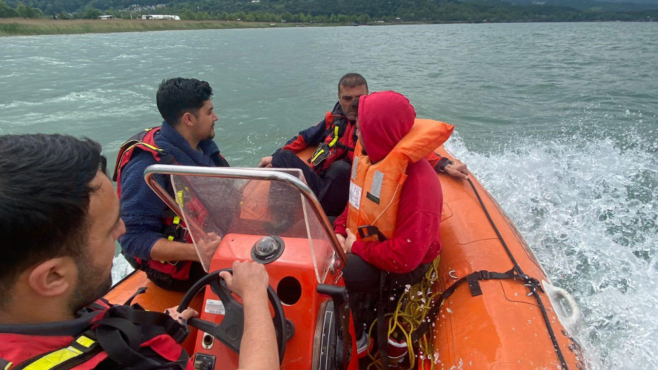 Sakarya'da mahsur kalan 2 kişi AFAD ekiplerince kurtarıldı