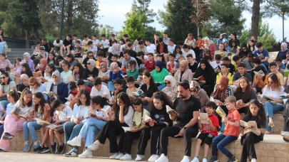 Siirt'te öğrenciler ve veliler birlikte kitap okudu