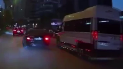 Adana'da makas atan otomobilin zincirleme kazaya neden olduğu anlar kamerada