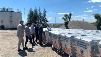 Sandıklı’da çöp konteyneri dağıtımı yapıldı
