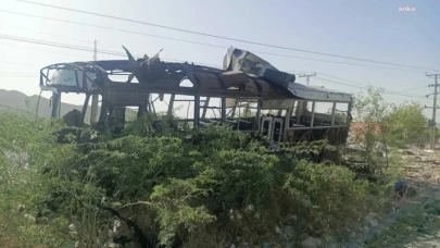 Pakistan'da okul otobüsüne bombalı saldırı: 5 ölü