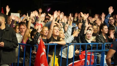 Bilecik'te 10 bin kişi Haluk Levent konserinde buluştu