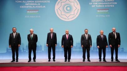 Cumhurbaşkanı Erdoğan, Türk Devletleri Teşkilatı Zirvesi'nde aile fotoğrafına katıldı