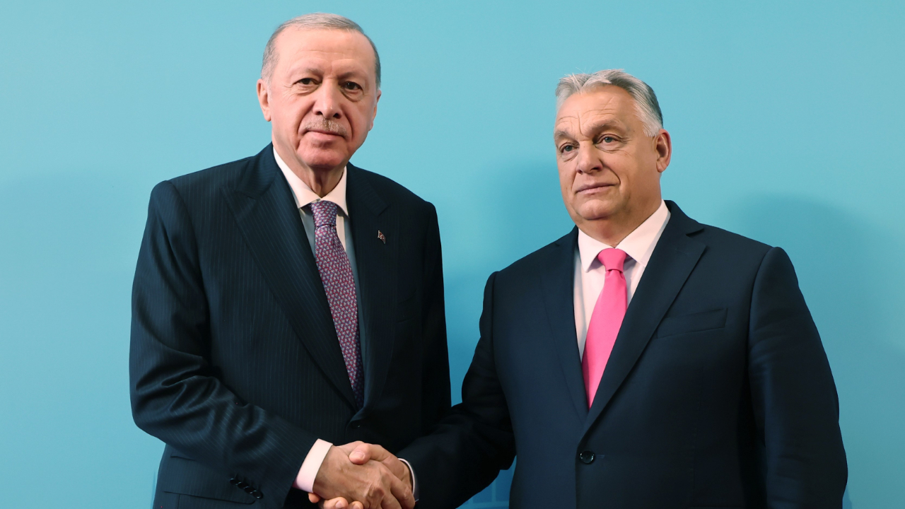 Cumhurbaşkanı Erdoğan, TDT Zirvesi'nde Orban tarafından karşılandı