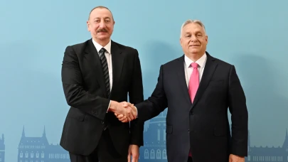 Aliyev, TDT Zirvesi'ne katılmak üzere Varkert Bazar'da