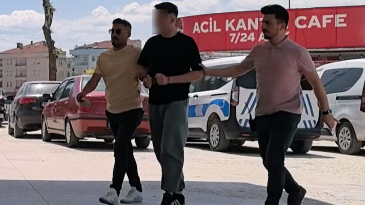 Bursa'da alacak-verecek kavgasında 2 kişiyi tabancayla vuran şahıs yakalandı
