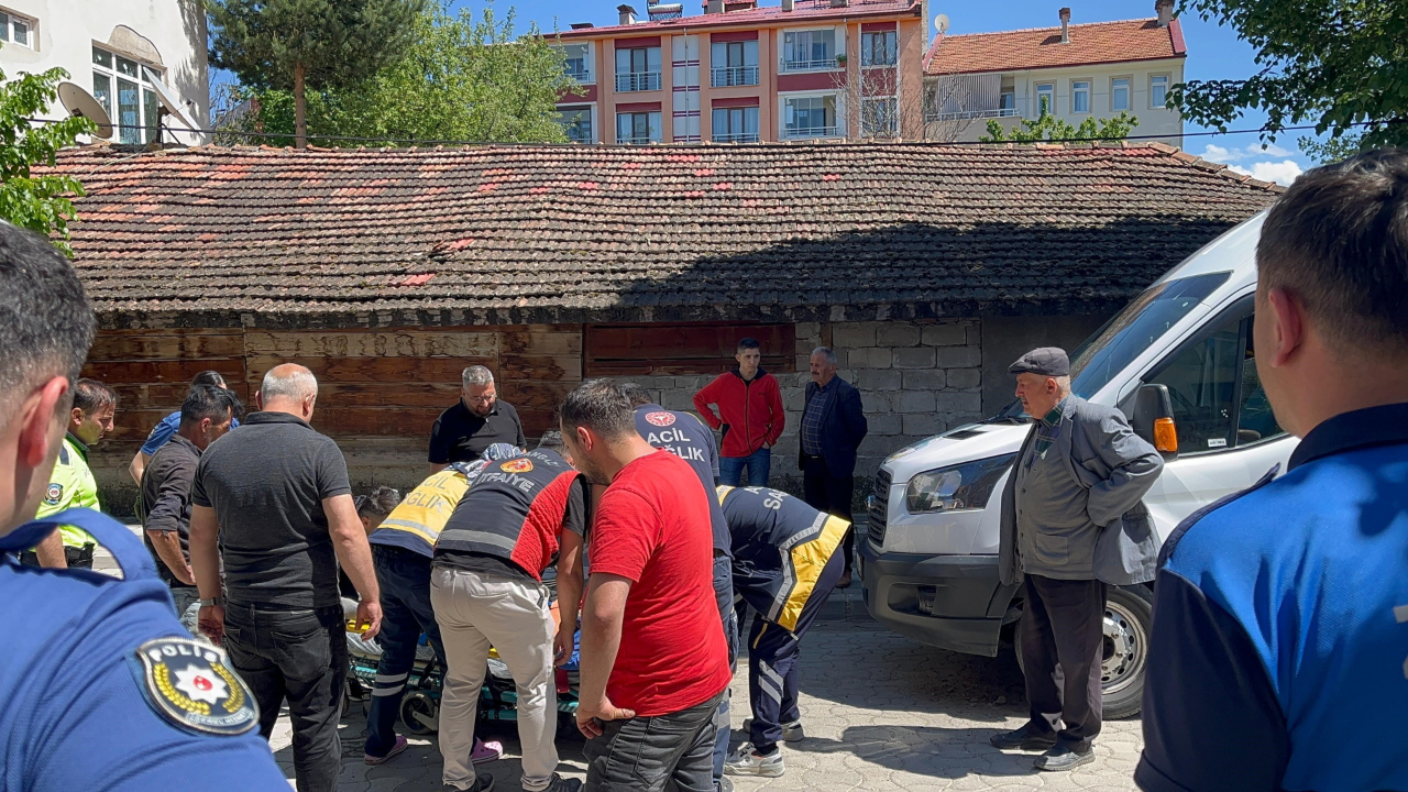 Motosikletten düşen sürücü aralandı