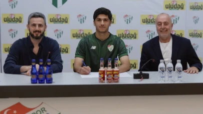 Bursaspor'da Ensar Duman profesyonel oldu