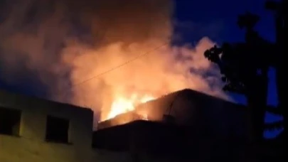 Alevler geceyi aydınlattı... Yangında 1 kişi hayatını kaybetti