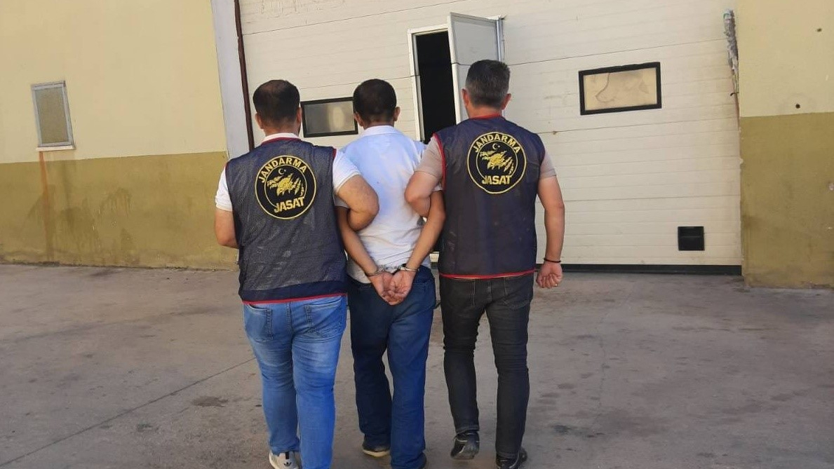 Hırsızlık suçundan aranan hükümlüyü jandarma yakaladı