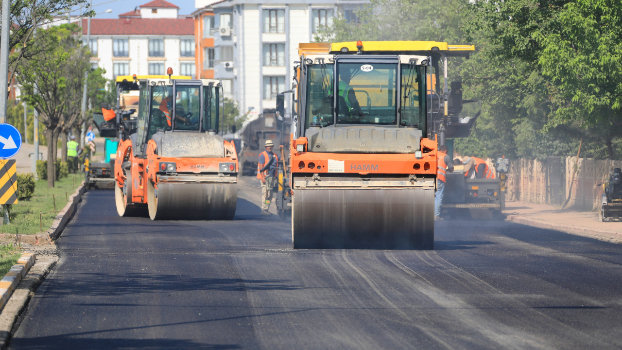 Elazığ’da asfalt yenileme çalışmaları sürüyor