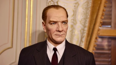 Atatürk’ün balmumu heykeli, Hünkâr Köşkü’nde sergileniyor