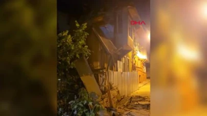 Fatih'te 2 katlı metruk bina çöktü