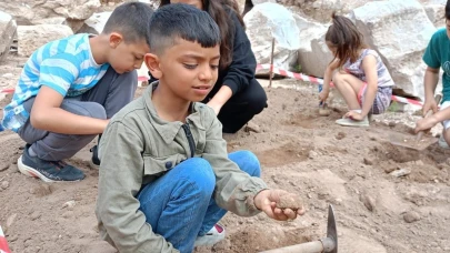 Küçük arkeologlar işbaşında