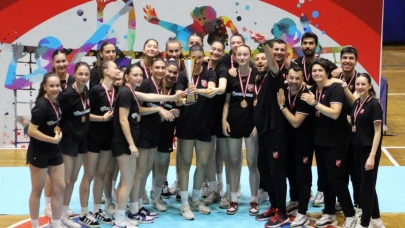 Karşıyaka'nın kızları Türkiye üçüncüsü