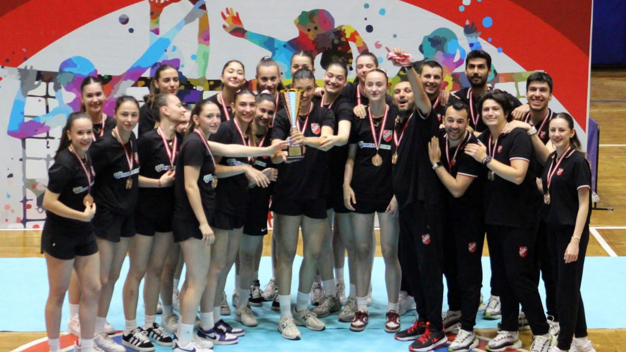 Karşıyaka'nın kızları Türkiye üçüncüsü