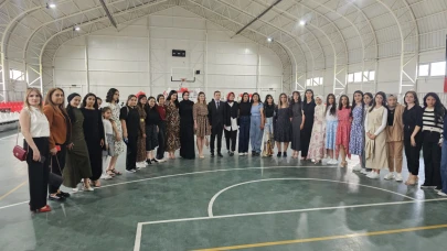 Moda bölümü öğrencileri tasarladıkları giysileri sergiledi
