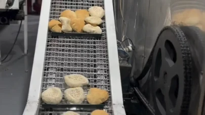 Gazze'deki Al-Banna Fırını 40 gün sonra yeniden açıldı