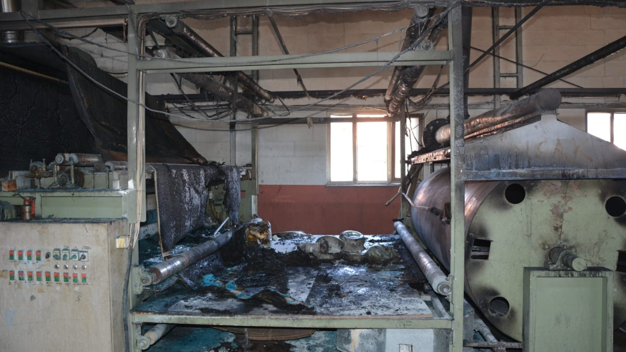 Demirci’de yün halı dokuma fabrikasında yangın çıktı