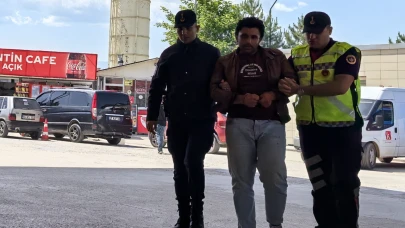 Jandarmaya ekiplerine saldıran genç tutuklandı