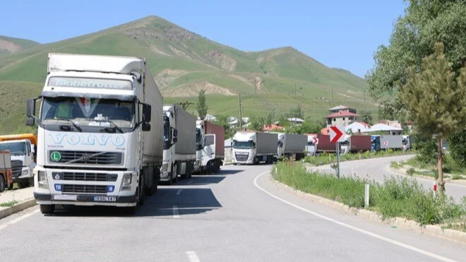 Türkiye-İran sınırında Tır kuyruğu!