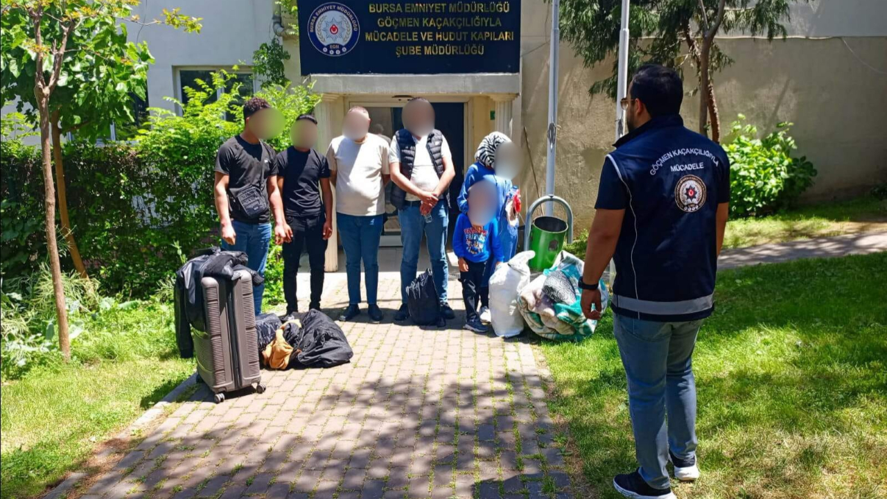 Bursa'da yabancıları kaçak taşıyan organizatör kıskıvrak yakalandı